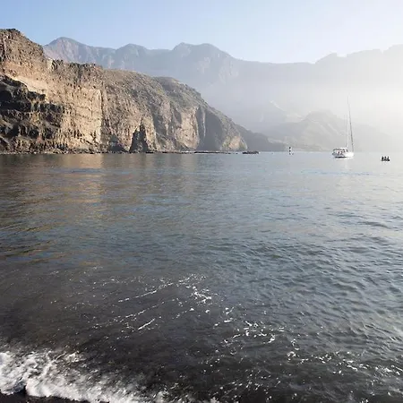 Top-apartment Near Yumbo Apartman *